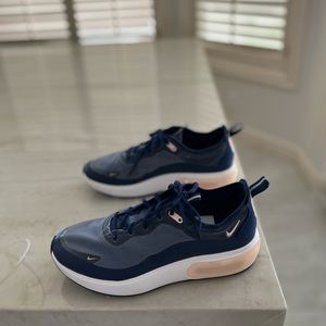 Nike Air Max Día in Blue size 10.5